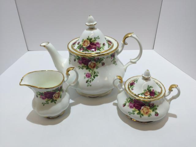 ROYAL ALBERT SUGAR (OLD COUNTRY ROSES)